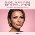 Vrouw met volle, wapperende wimpers. Eindelijk wimpers die blijven zitten.