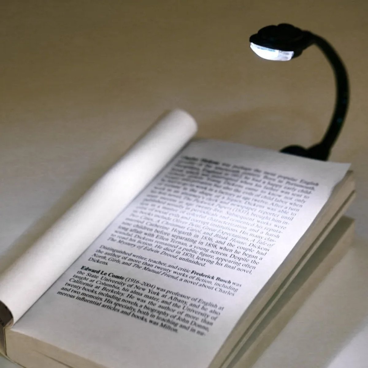 LED Leeslampje - Leeslampje met clip - Boekenlampje - Lampje met klem - Boekenlamp - Leeslamp met klem - LED verlichting - Zwart - Met klem - CHPN