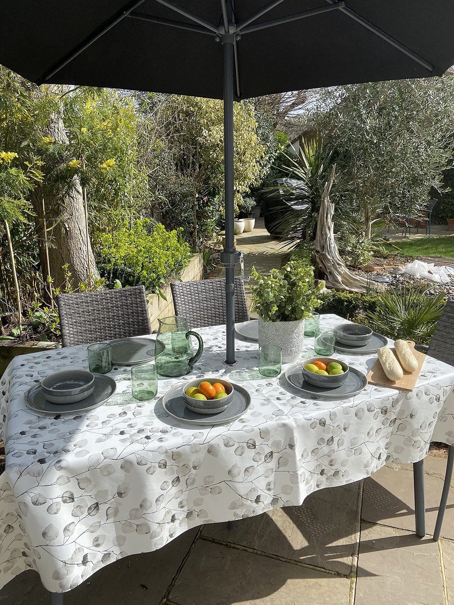 Omgoods - PVC Tuin Tafelkleed met Parasol Gat 200 x 140 cm