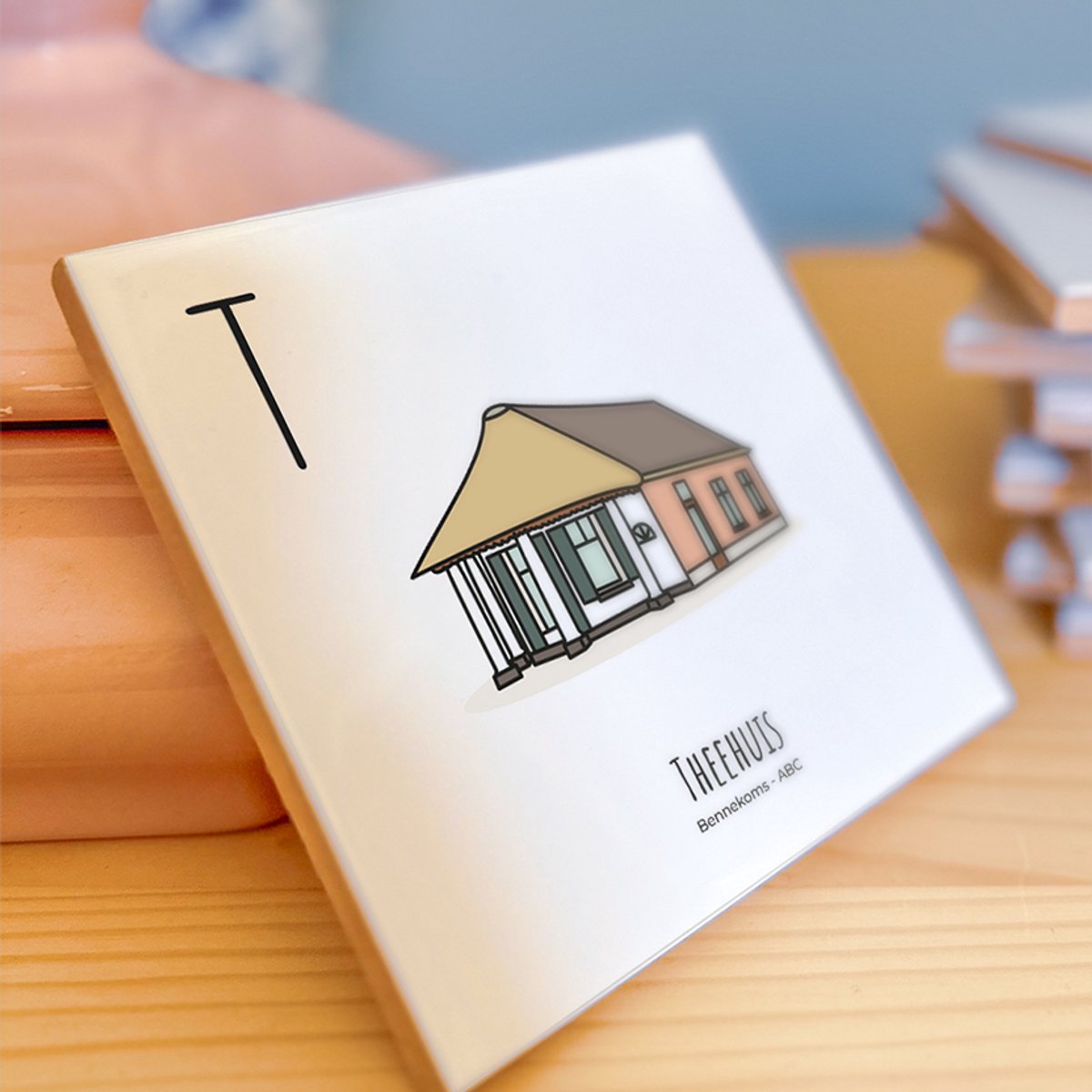 Theehuis - ABC tegeltje Bennekom - Keramiek met Handgetekende Illustratie - Wanddecoratie - Woondecoratie - Relatiegeschenk - Souvenir - 10,8 x 10,8 cm