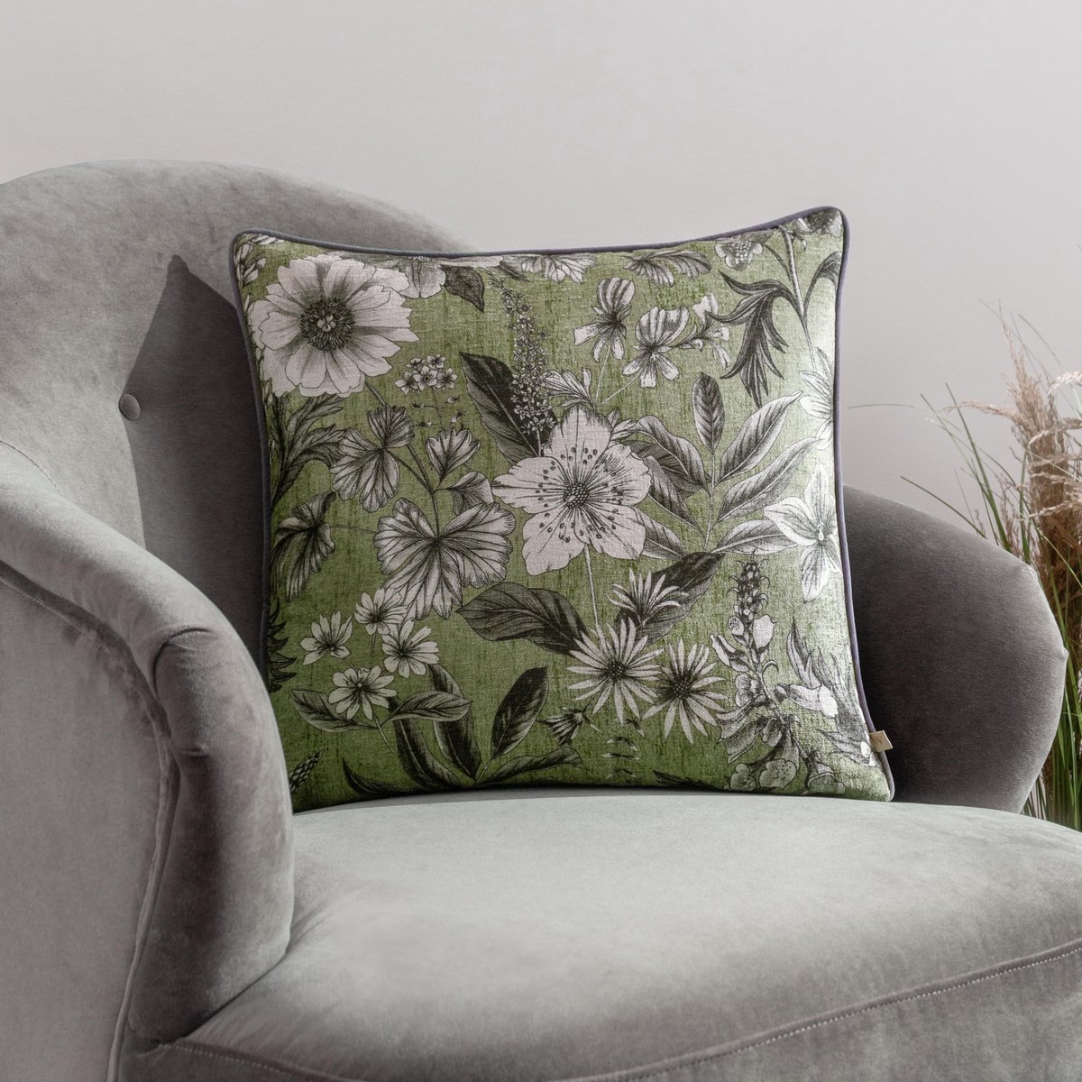 Omgoods - Sierkussen met Botanische Bloemenprint en Veren Vulling Mosgroen 50x50cm