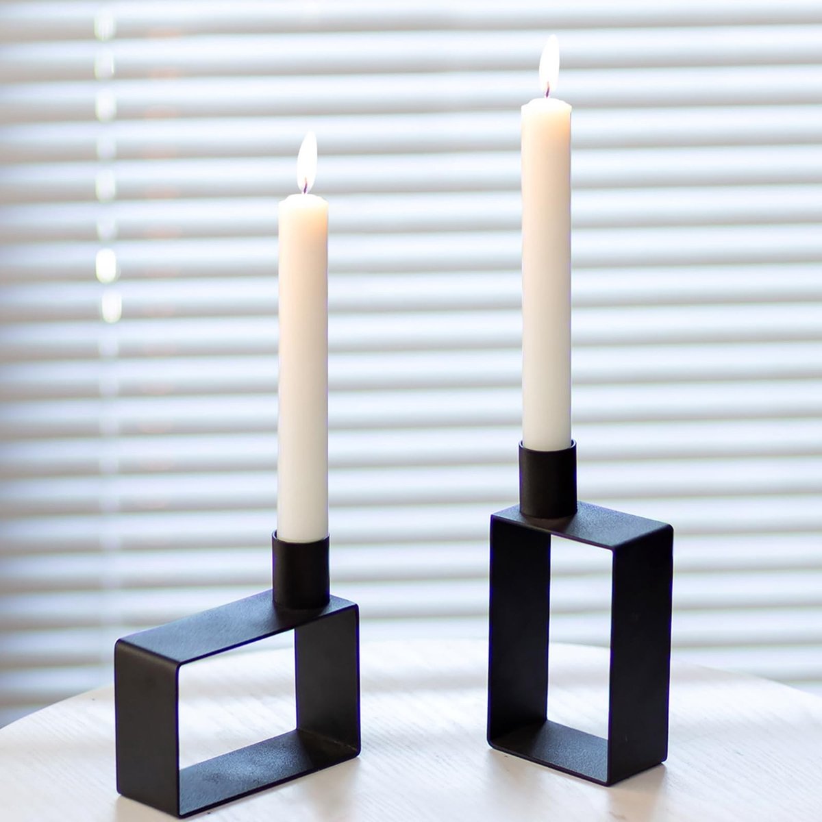 Omgoods - Set van 2 Zwarte Metalen Kaarsenhouders voor Tafeldecoratie