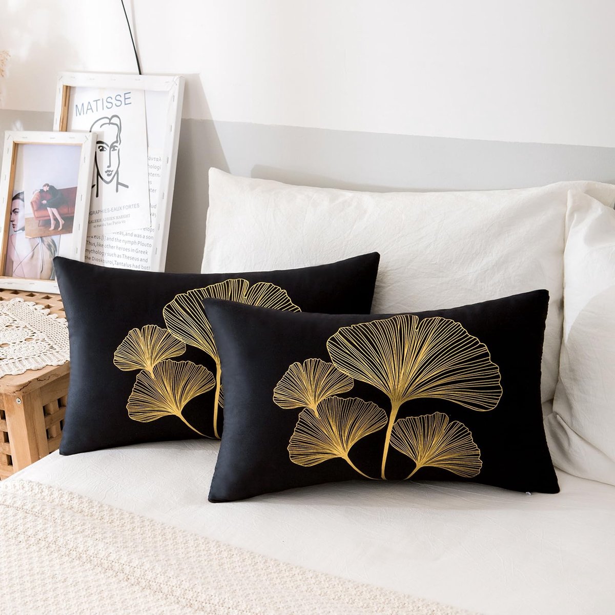 Omgoods - Set van 2 Zwarte Kussenhoezen met Ginkgo Biloba Motief - Velours Decoratieve Kussens voor Sofa en Slaapkamer
