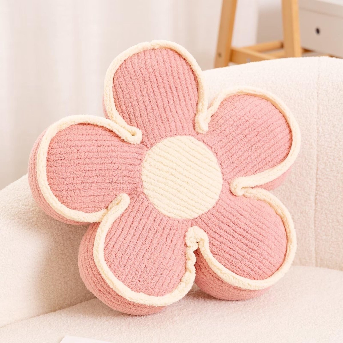 Omgoods - Zachte Bloem Kussen voor Vloer en Sofa - Decoratief Roze Kussen 33,8 cm