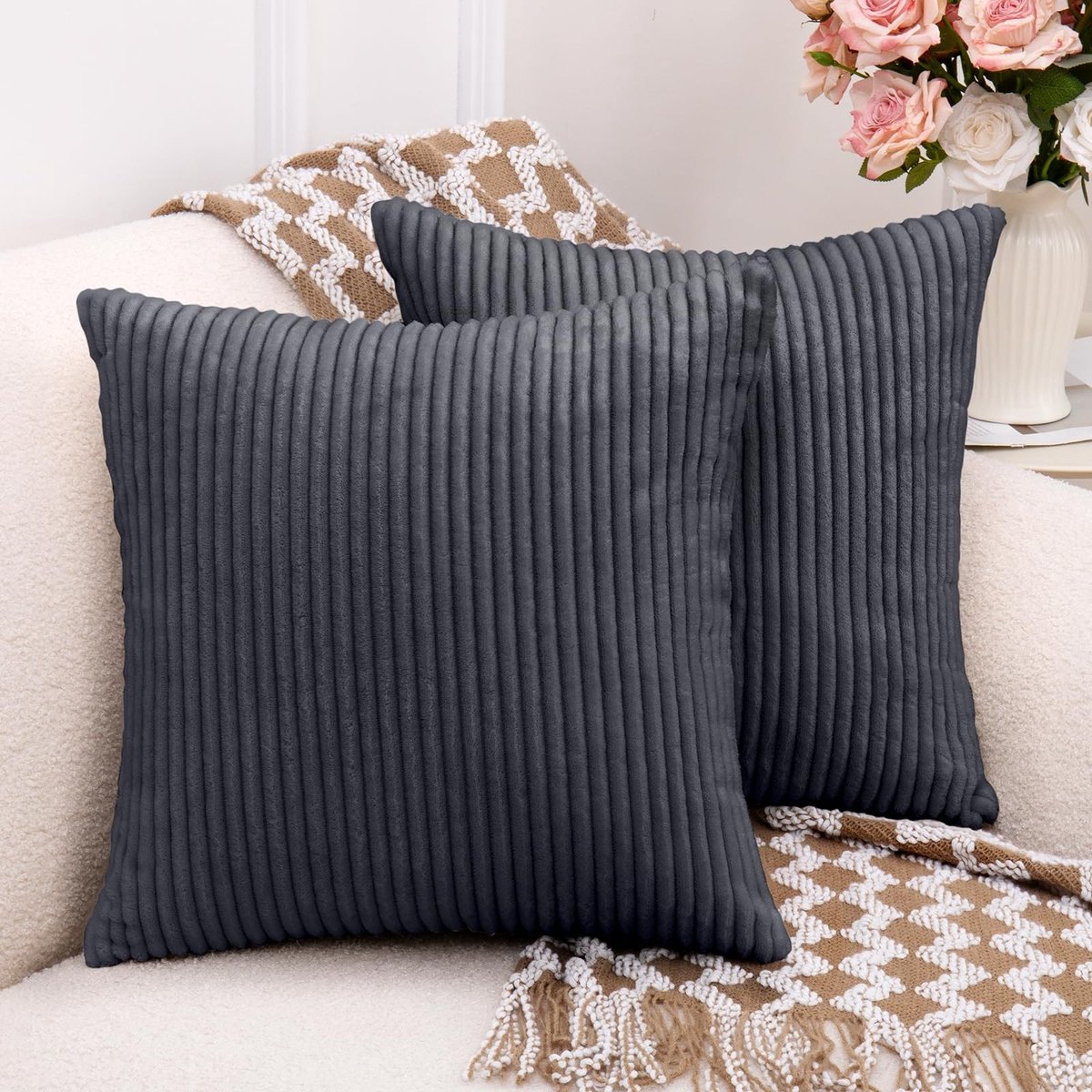 Omgoods - Set van 2 Corduroy Kussens met Inleg 45 x 45 cm (Grijs)