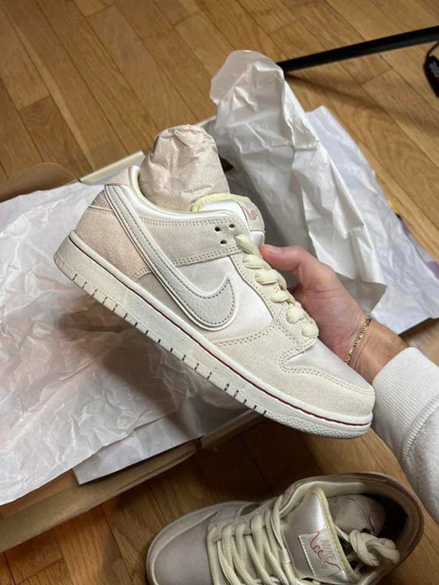 Nike SB Dunk Low City of Love Light Bone Rood