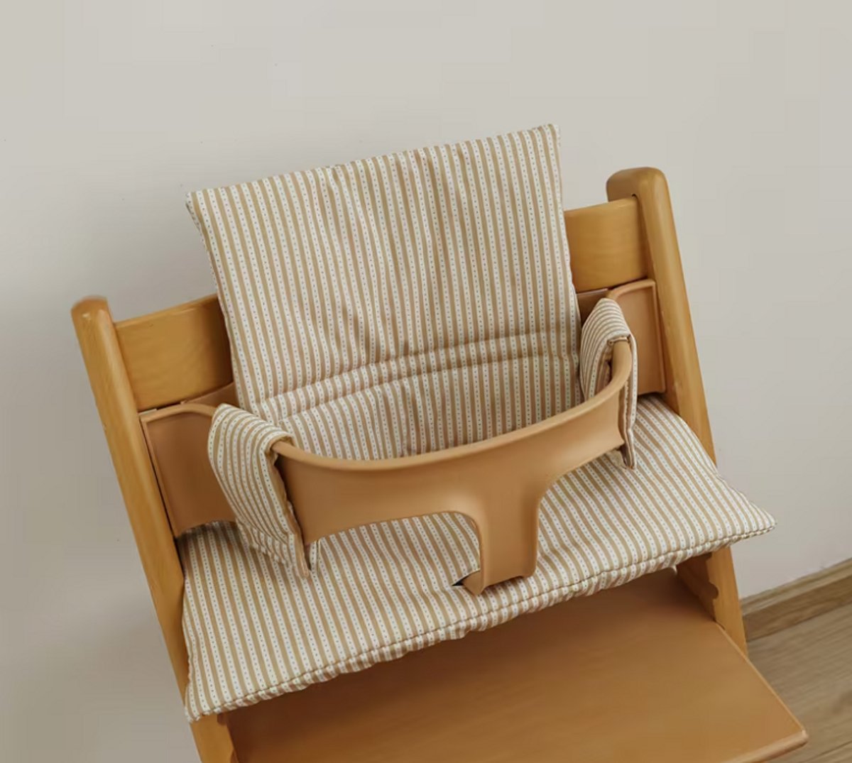 Kussen / stoelverkleiner - geelbruin/beige Gestreept - geschikt voor de Stokke Tripp Trapp - afneembaar