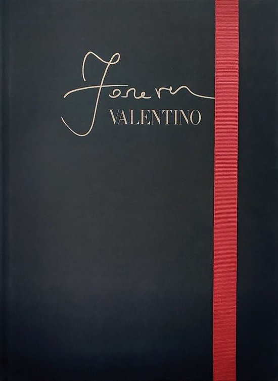 Livre bleu foncé avec fermeture à ruban rouge et 'Forever Valentino' en relief.