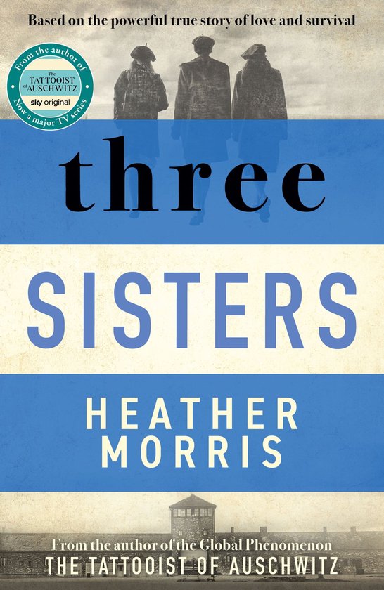 Boek 'Three Sisters' met de tekst 'three SISTERS HEATHER MORRIS' op een blauw-wit gestreepte achtergrond. Boven, drie figuren; onder, een gebouw.