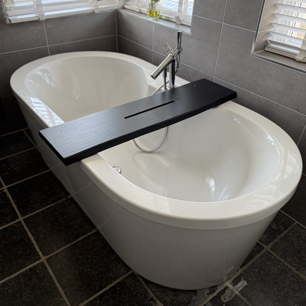 Maison DAM - Badplank eikenhout boomstam Zwarte matte lak - 80x28x3cm - Met Tablet uitsparing - Rubio Monocoat