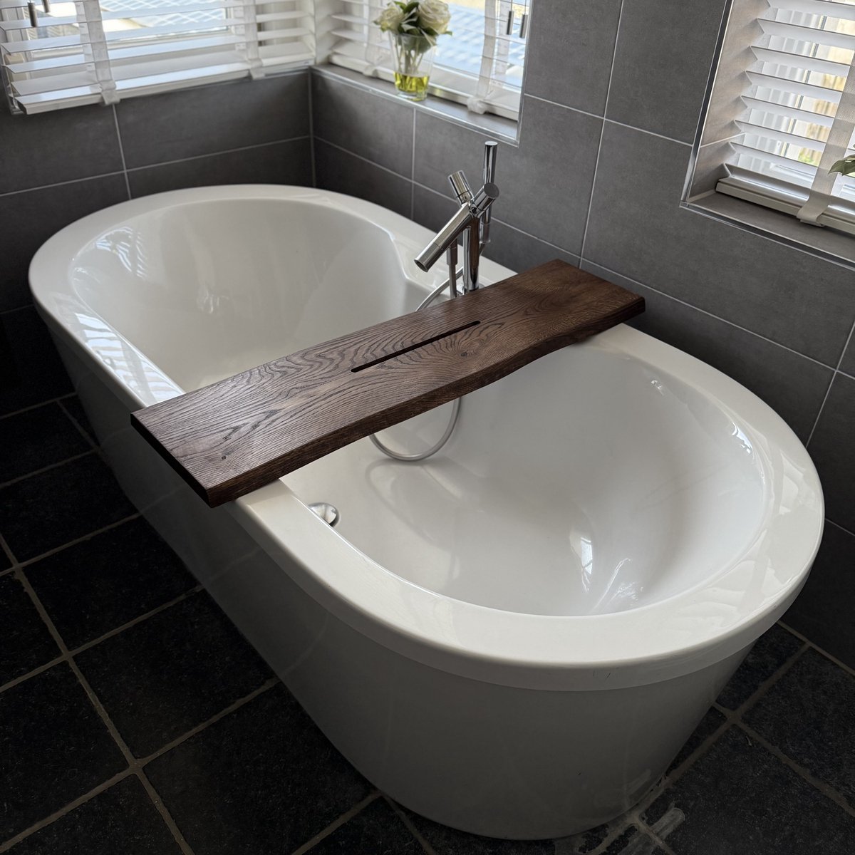 Maison DAM - Badplank eikenhout boomstam Walnoot - 80x28x3cm - Met Tablet uitsparing - Rubio Monocoat