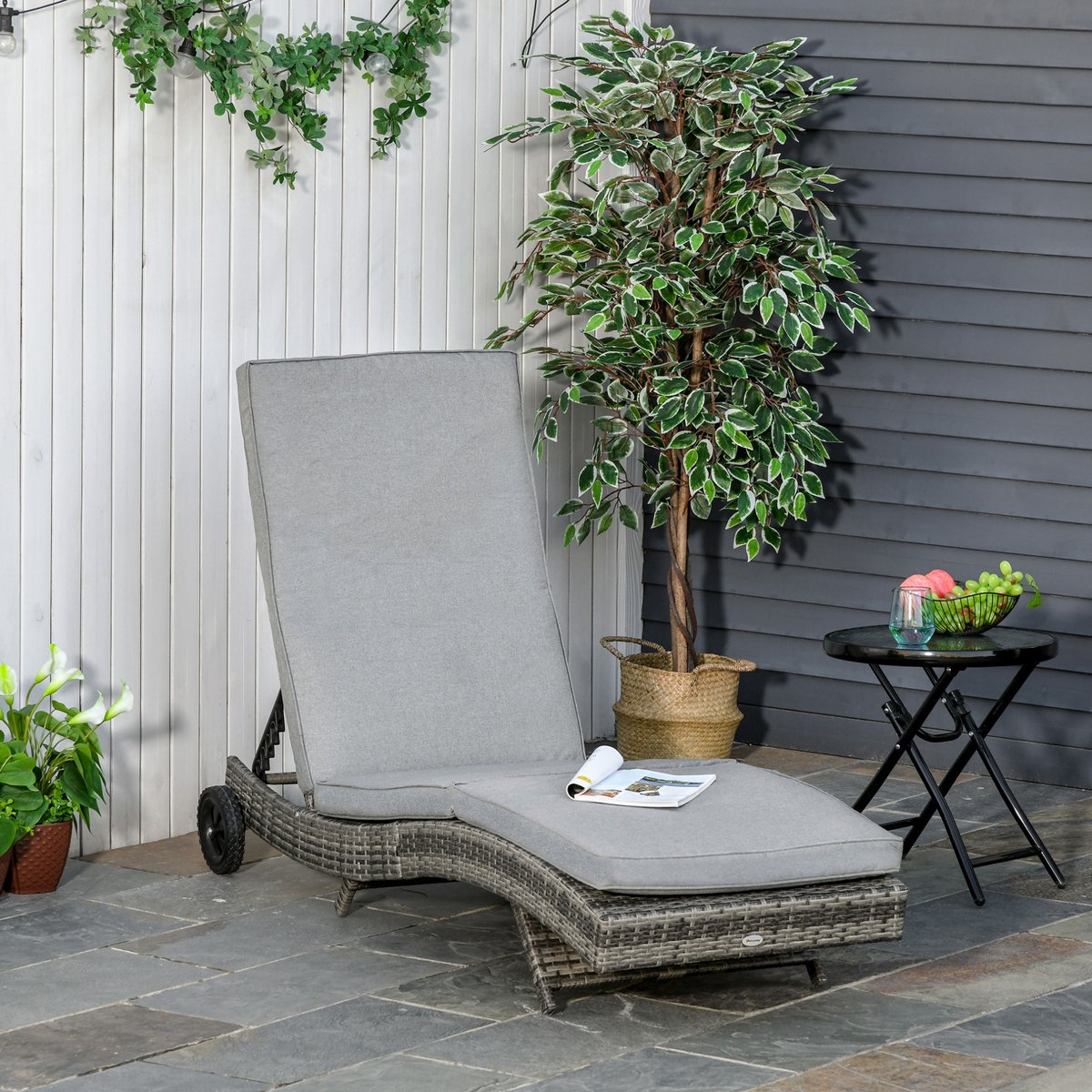 REDOM - Chaise longue - 5-voudig verstelbare rugleuning - Wielen - Moderne stijl - Buiten - Metaal en kunststof rotan - Grijs - 207 x 70 x 70 cm