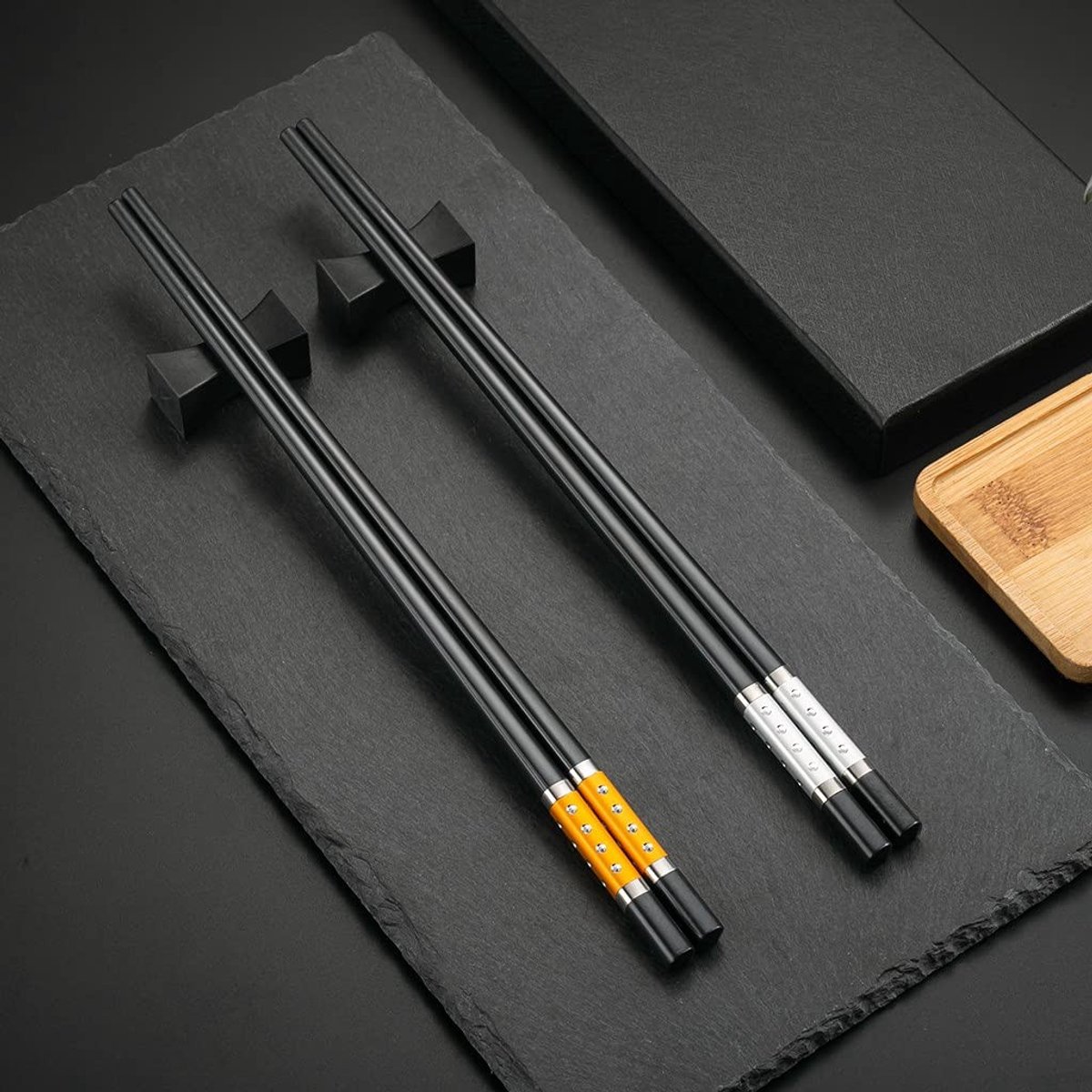Elzusha - Japanse Houten Eetstokjes Set - 2 Paar met Stalen Sushi Plank - Zwart