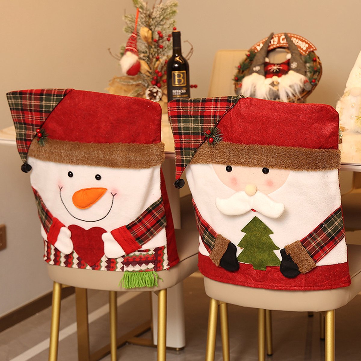 Set van 2 Kerst Stoelhoezen – 1x Sneeuwman + 1x Kerstman – 52 x 47 cm – 3D Kerstdecoratie – Voor Eetkamer en Kerstdiner – 2 Stuks Samen