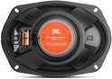 Onderkant van een JBL Stage1 962M 3-weg coaxiale luidspreker met oranje label met specificaties en koperen spoel.