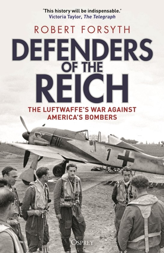 Boek 'Defenders of the Reich: The Luftwaffe's War Against America's Bombers' met een Fw 190 vliegtuig en piloten.
