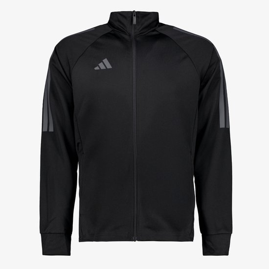 Zwarte Adidas trainingsjas met logo op de borst en grijze strepen op de mouwen.