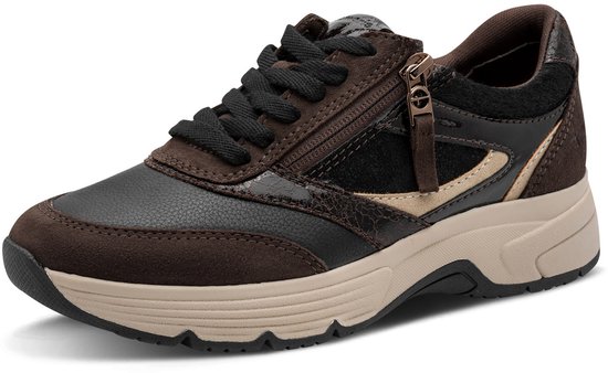 Bruine sneaker met beige zool en rits. Gemaakt van suède, leer en lakleer met krokodillenprint.