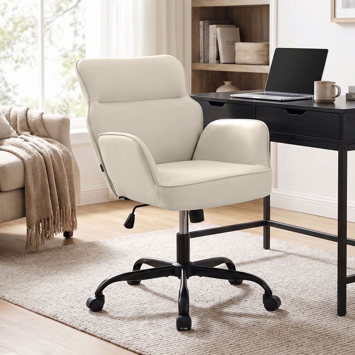 CLP Amado Bureaustoel - Ergonomische Draaistoel - Verstelbare Zithoogte - Kantelfunctie - Met Armleuningen - Leren look - creme