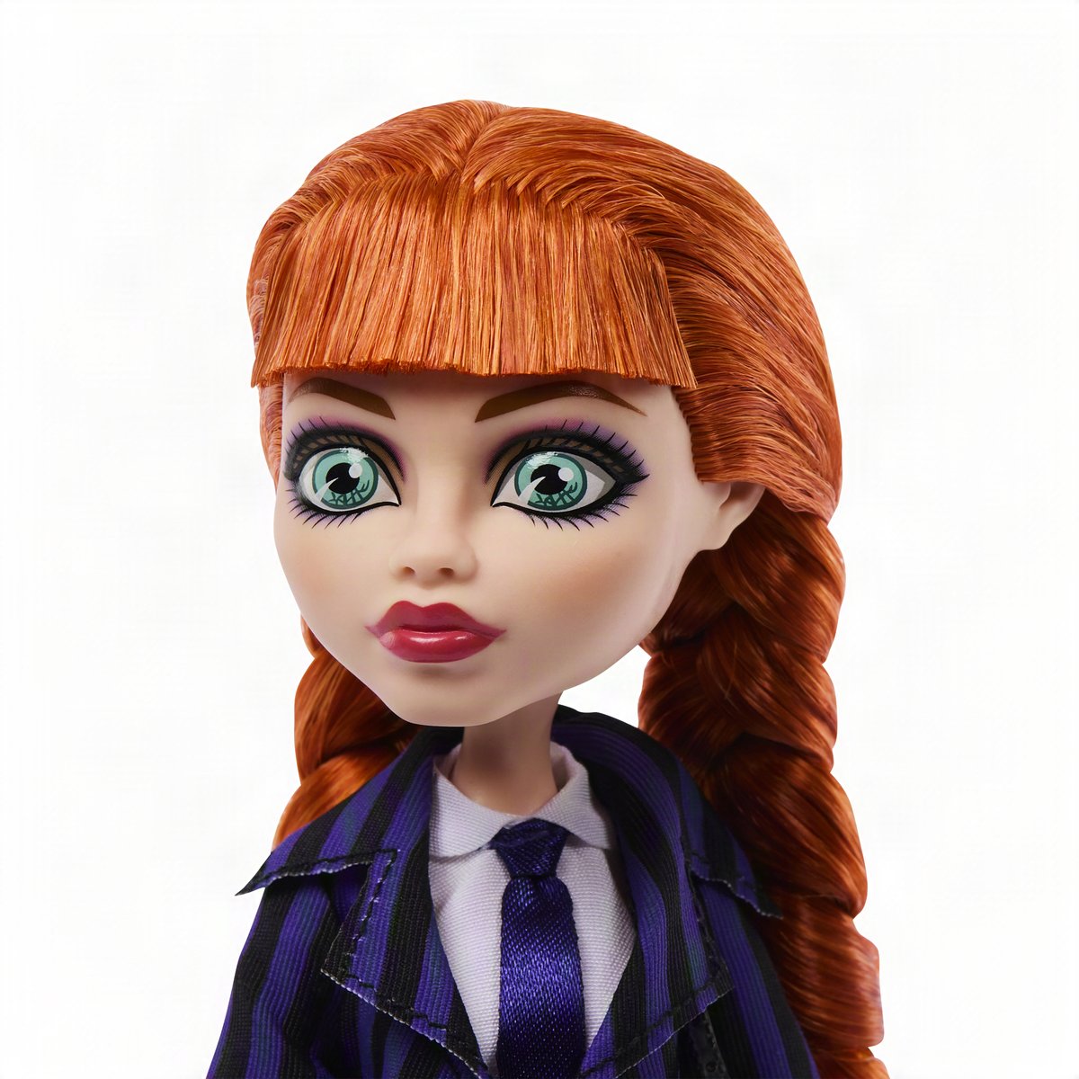 Monster High x Wednesday verzamelpop - Agnes DeMille met paars uniform en accessoires — afbeelding 2