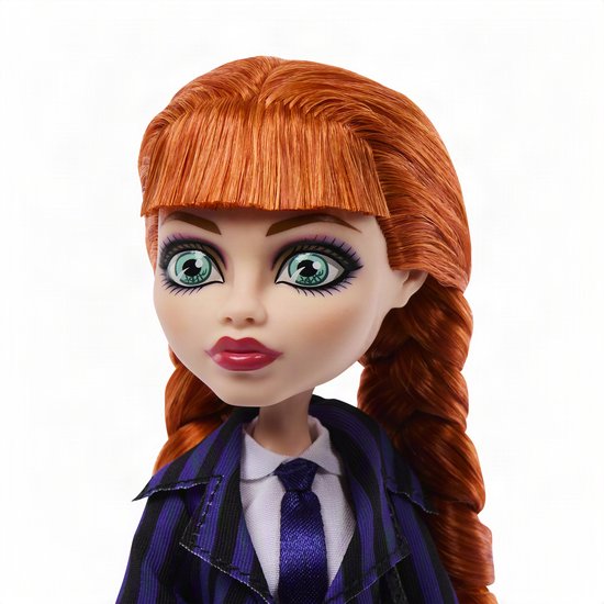 Monster High x Wednesday verzamelpop - Agnes DeMille met paars uniform en accessoires van Monster High — afbeelding 2