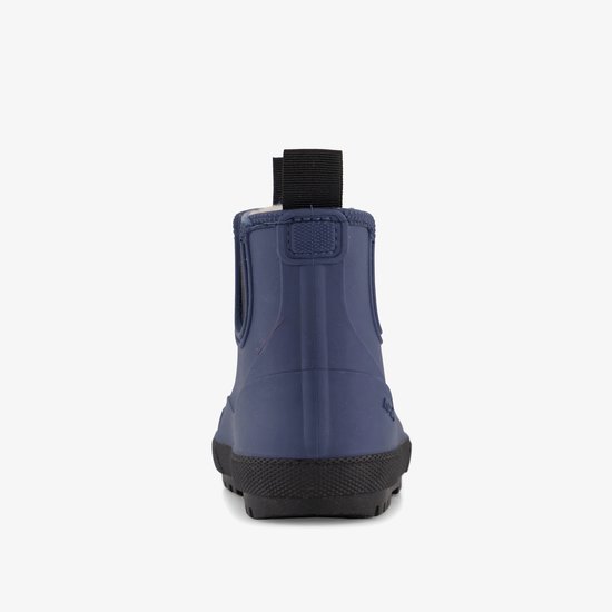 Donkerblauwe gevoerde regenlaars met elastische inzet aan de zijkant en lus aan de achterkant.