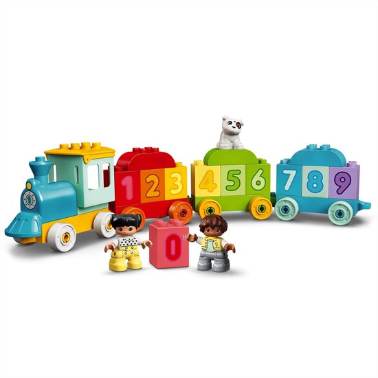 Blauwe locomotief met gele details trekt wagons met nummers 1 t/m 9. Twee kinderen, een hondje en een blok met cijfer 0.
