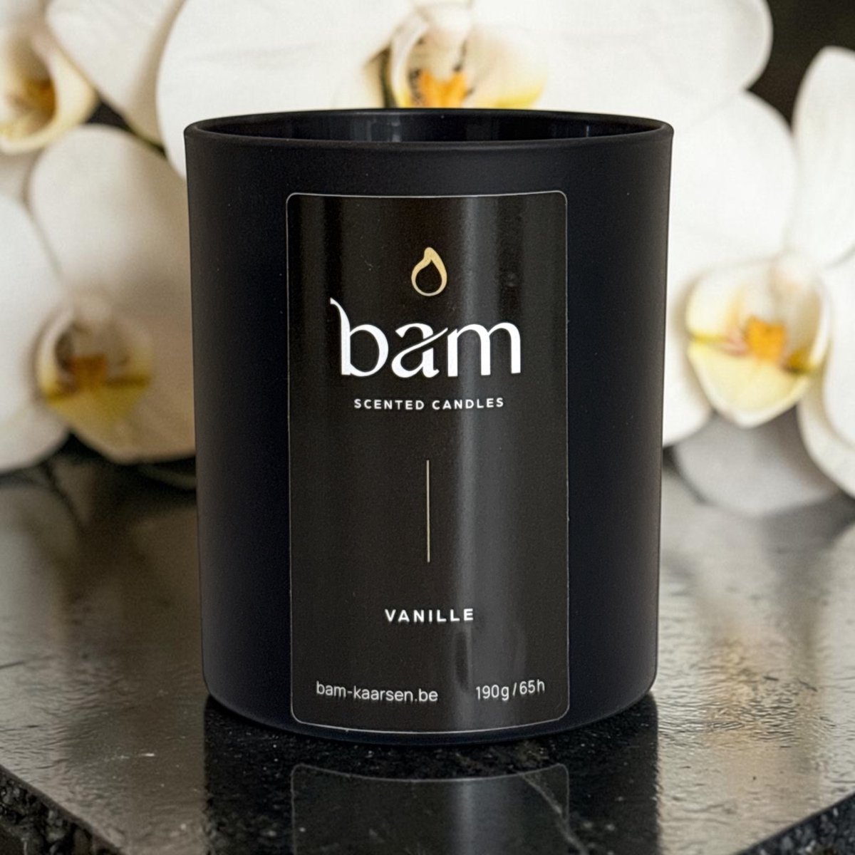 Bam Vanille Geurkaars – Black Collection Medium – 2 Katoenen Wieken – 60 Branduren – 190 g – Zonnebloemwas – Vegan zwart