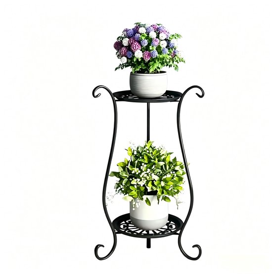 Zwarte plantenstandaard met twee ronde plateaus, elk met een pot met planten. Een pot heeft paarse bloemen, de ander groene.