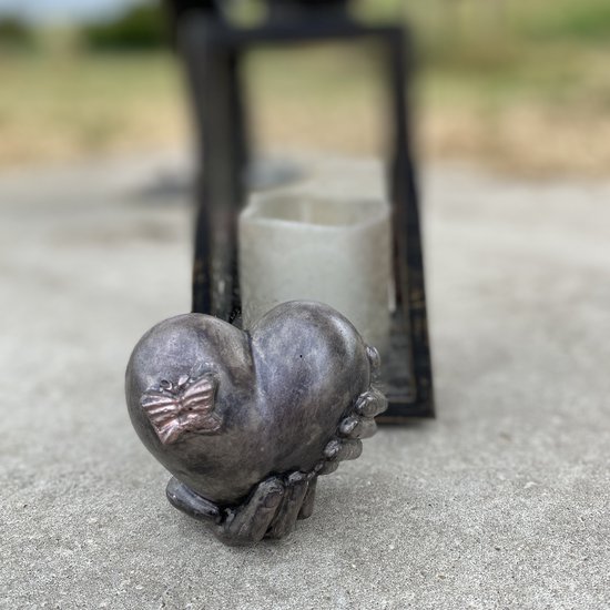 Statue commémorative Cœur dans les Mains – Béton – Décoration funéraire