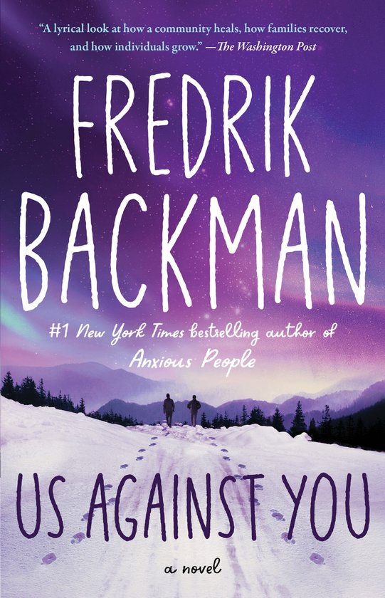 Boekcover van 'Us Against You' met besneeuwde bergen, een noorderlicht en twee figuren die wegwandelen. Titel en auteur in witte letters.