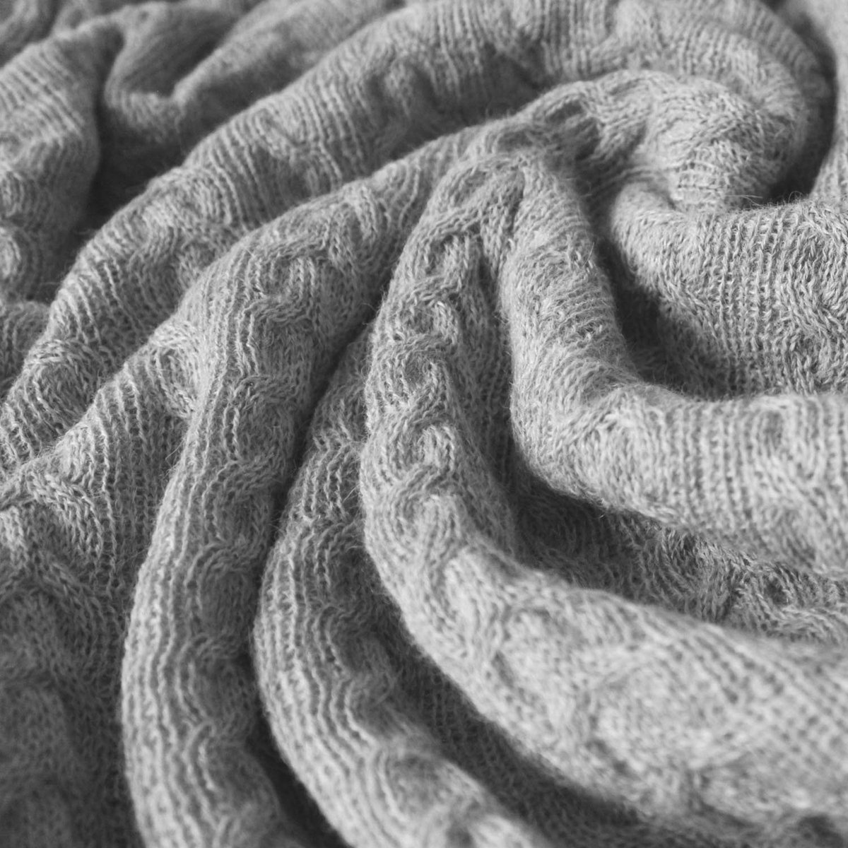 Cana - Volumineuze luxe alpacadeken van 100% alpaca - wol van babyalpaca - grijs - vlechtpatroon Fair Trade deken woondeken, gebreide bankdeken sprei knuffeldeken - 96035
