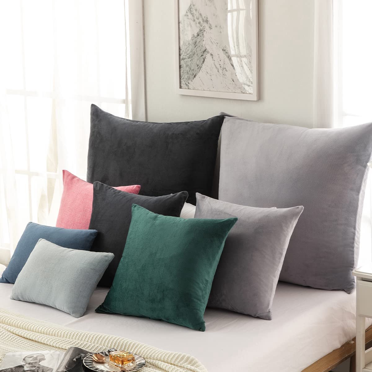 Set van 2 kussenslopen 50 x 50 cm, zwart-antraciet, fluweel, sierkussenhoezen, zacht, wollig, behaaglijk, decoratieve kussens, bankkussens, lendenkussen, voor slaapkamer