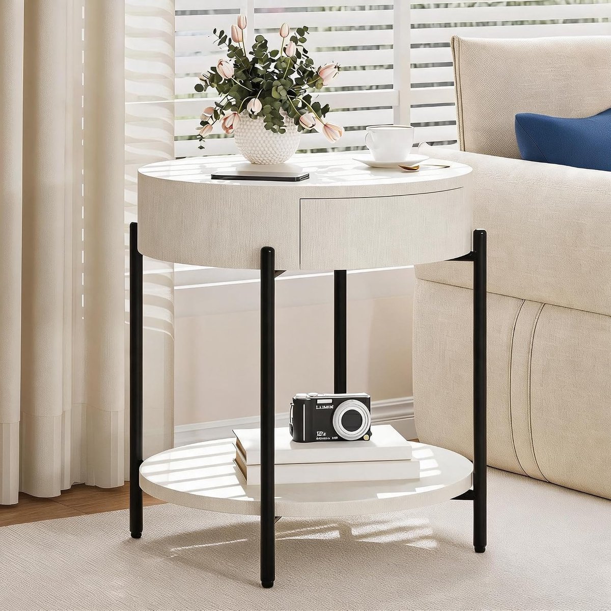 Ronde bijzettafel in boerderijstijl met lade – Modern houten nachtkastje – Stevige metalen poten – Bijzettafel voor in de woonkamer of slaapkamer – 50×50×55 cm – Antiekwit
