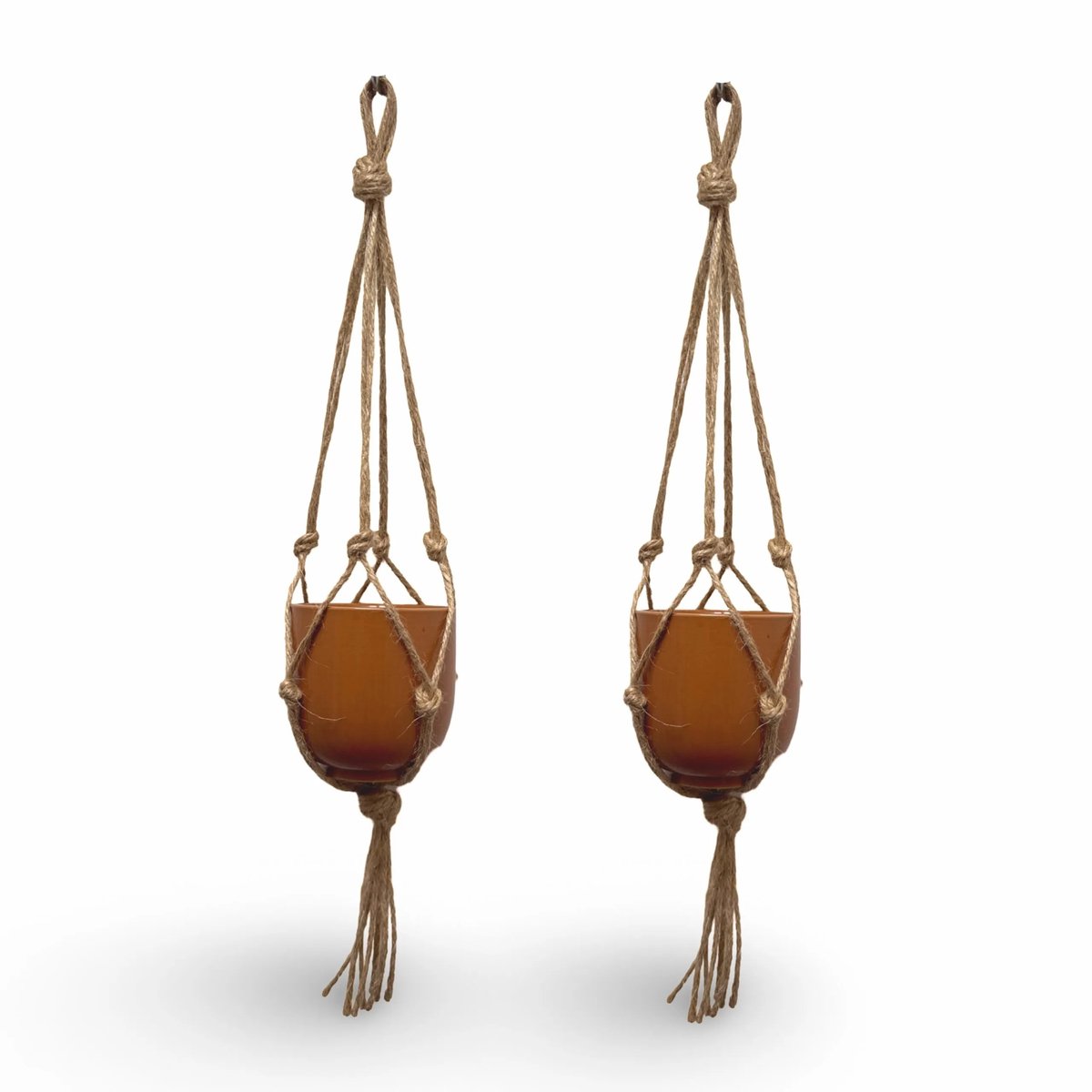 Voordeelset van 2 Plantenhangers - Jute - Kies Lengte - 40 cm lang - Geschikt voor Pot met Diameter van c.a. 8 cm - Handgemaakt in ons Macramé Atelier - 2 Stuks - Let op: Exclusief Pot - Inclusief Verzendkosten