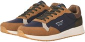 Paar donkerblauwe sneakers met suède bruine, beige en groene panelen. "JACK & JONES EST. 1990" op de zijkant.