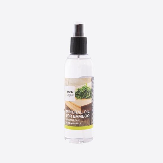 Sprayfles met heldere olie, etiket met 'Point Virgule MINERAL OIL FOR BAMBOO'.