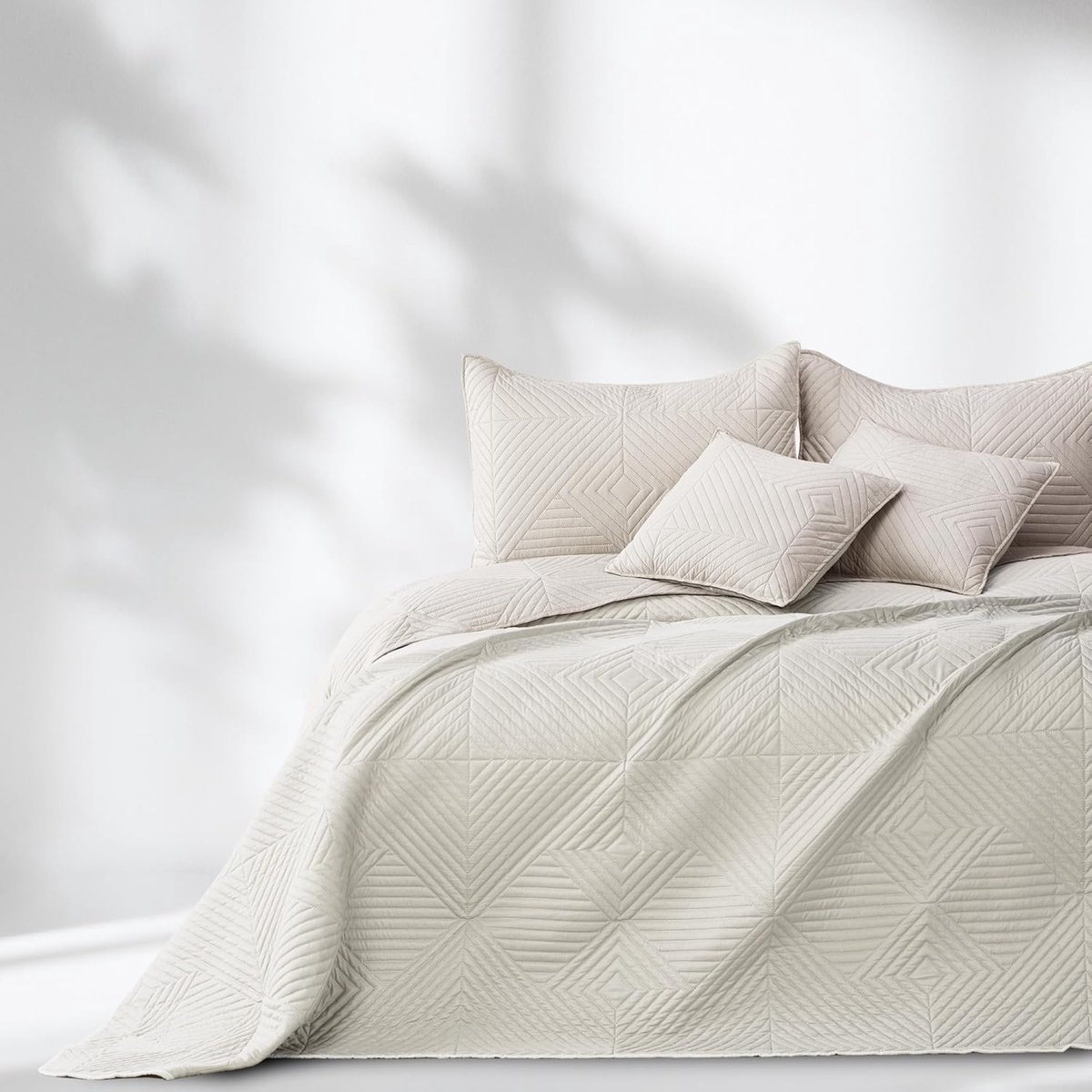260 x 280 cm Crème Licht Beige Beddensprei Dubbelzijdig Ultrasoon Gewatteerde Polyester Softa
