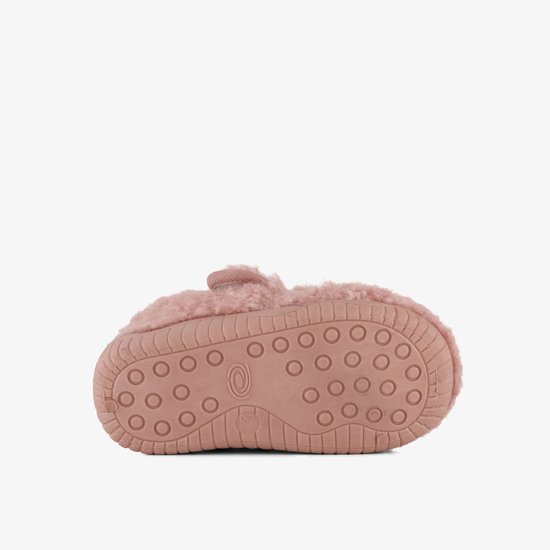 Zool van roze teddy pantoffel met noppenprofiel.