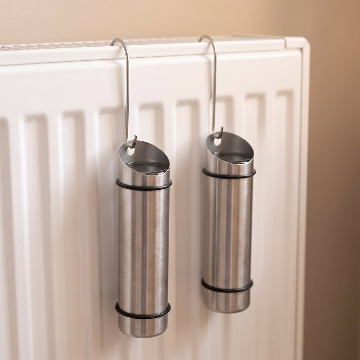 Cheqo® Waterverdamper Set van 2 - Luchtbevochtiger Radiator - Radiator Waterverdamper - Waterverdamper Verwarming - Luchtbevochtiger RVS - Waterbakje Radiator met Ophanghaak - Waterverdamper Hangend - Luchtvochtigheid Verhogen tegen Droge Lucht