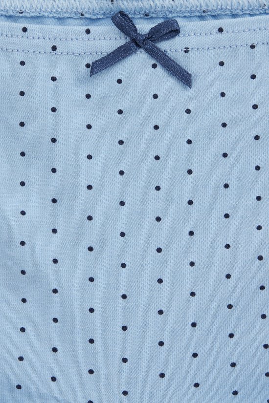 Lichtblauwe hipster met subtiele blauwe stippen en een donkerblauw strikje.