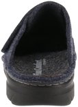 Achterkant van een donkerblauwe wollen pantoffel met zwarte zool en Finn Comfort logo.