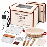 Een set voor het bakken van brood met een opvouwbare rijskast, digitale bediening, metalen rooster, deegschraper, mesjes, deegmes, deegklopper, bakkwast, opbergplaat en opbergtas.