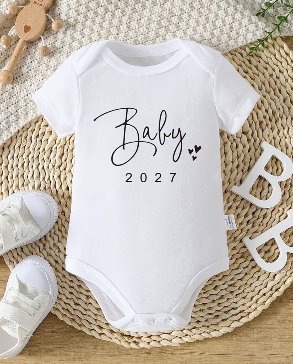See you in 2025 zwangerschaps aankondiging - verwachting - baby - ouders - opkomst - pregnant