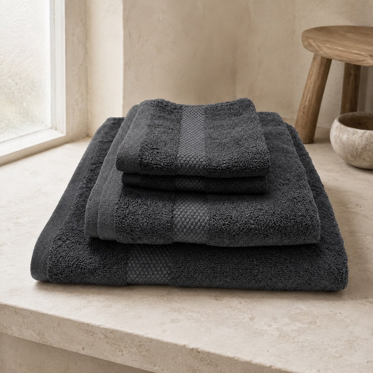 The Linen Room Handdoeken Set – 4-delig – 2 Gastendoekjes, Handdoek & Douchehanddoek – 100% Katoen 650 GSM – Dubbelgetwijnd 20/2 Garen – OEKO-TEX® – Hotelkwaliteit – Antraciet