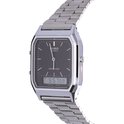 Zilverkleurig metalen horloge met zwart vierkant display. 'CASIO QUARTZ WATER RESIST' tekst. Digitale tijd 5:57'59.
