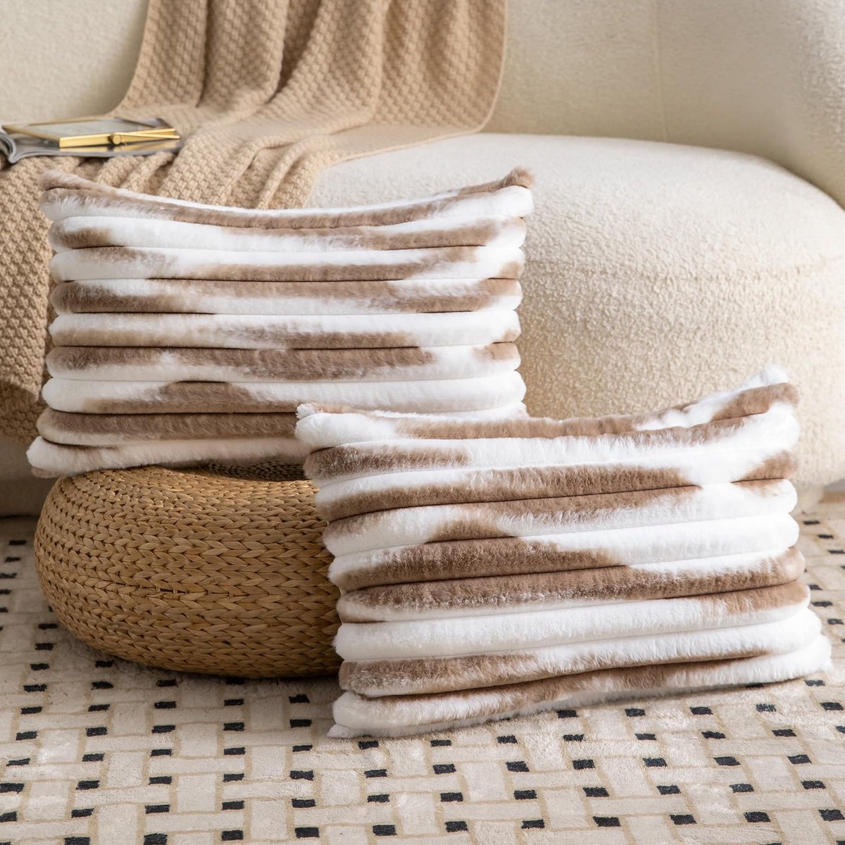 Decoratieve kussenslopen 40x60 cm - Pluche fluffy - Bruin-wit - Verfraai je bank of slaapkamer - ShopVlot