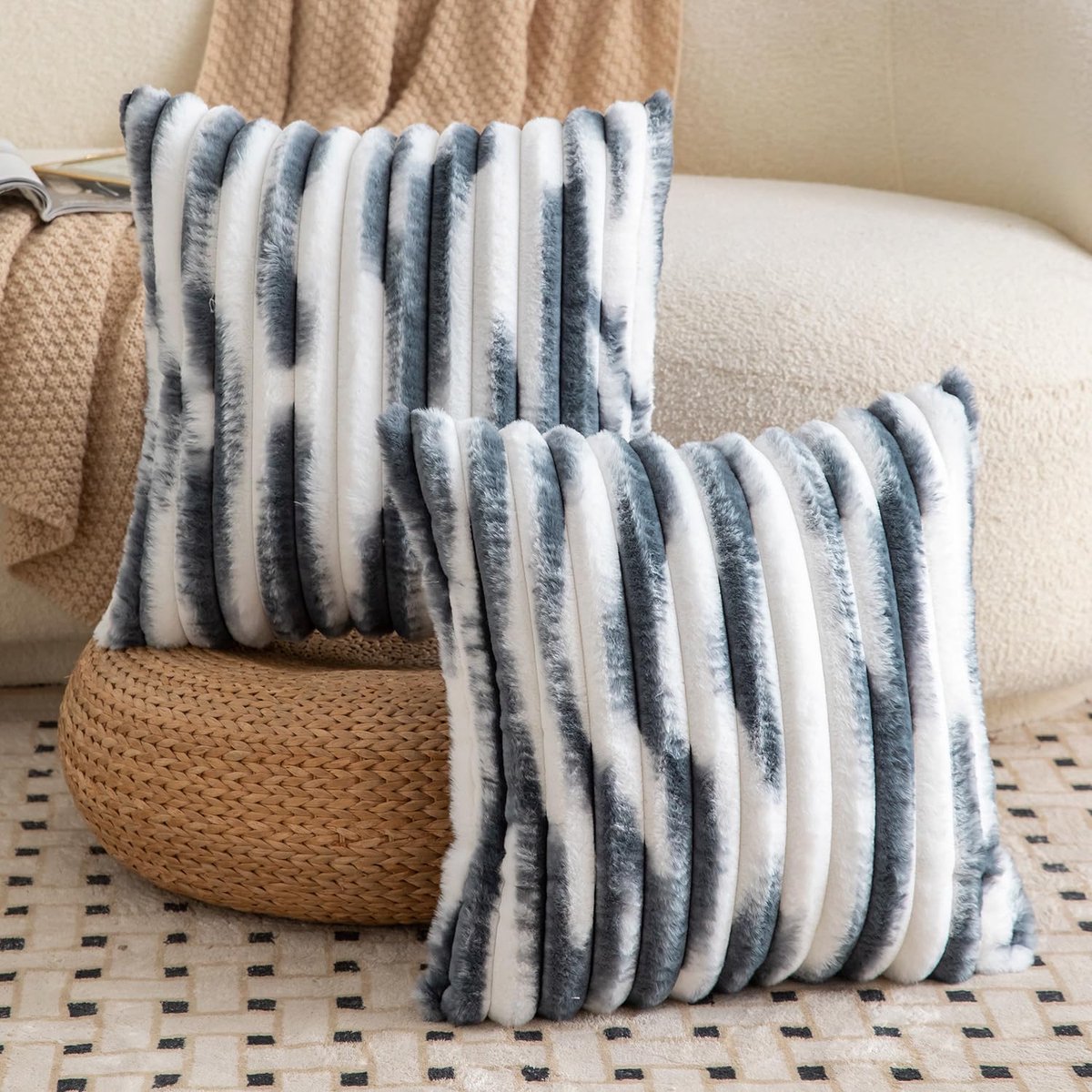 Decoratieve kussenslopen 60x60 cm - pluche - fluffy zacht - voor bank en slaapkamer - ShopVlot