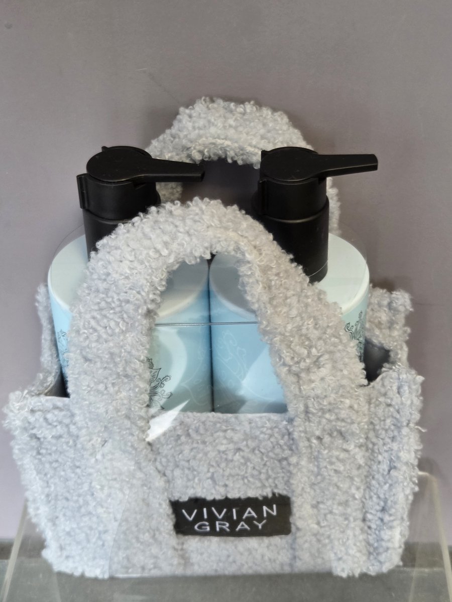 fluffy geschenkset voor beiden - kerst geschenk - leuk kado - verjaardag - moeder dag - vader dag - handzeep - douche gel - huidverzorging - vriendin - amber - muskus - cederhout - vanille