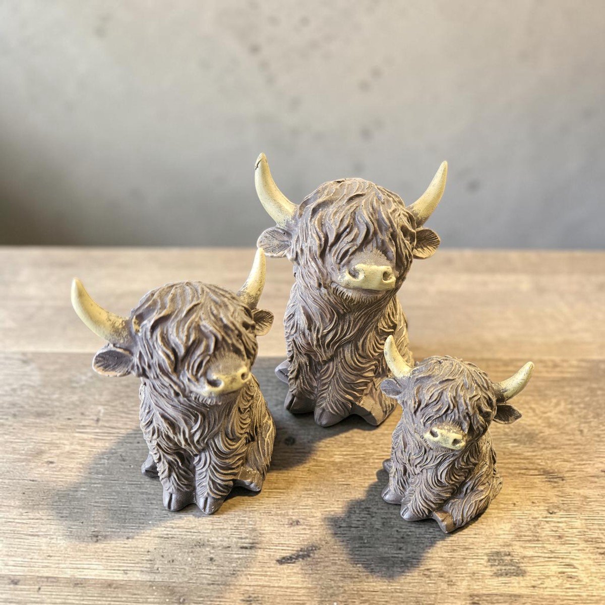 Countryfield Schotse Hooglander Beelden Set van 3 – Highland Cow – Koe Beeldjes 11, 14 & 19 cm – Polystone – Landelijke Woondecoratie – Cadeau voor Koeienliefhebber